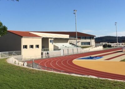 Création d’un stade d’athlétisme, tribune et vestiaires – Monistrol-sur-Loire (43)