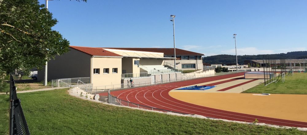 Stade d’athlétisme, tribune et vestiaires